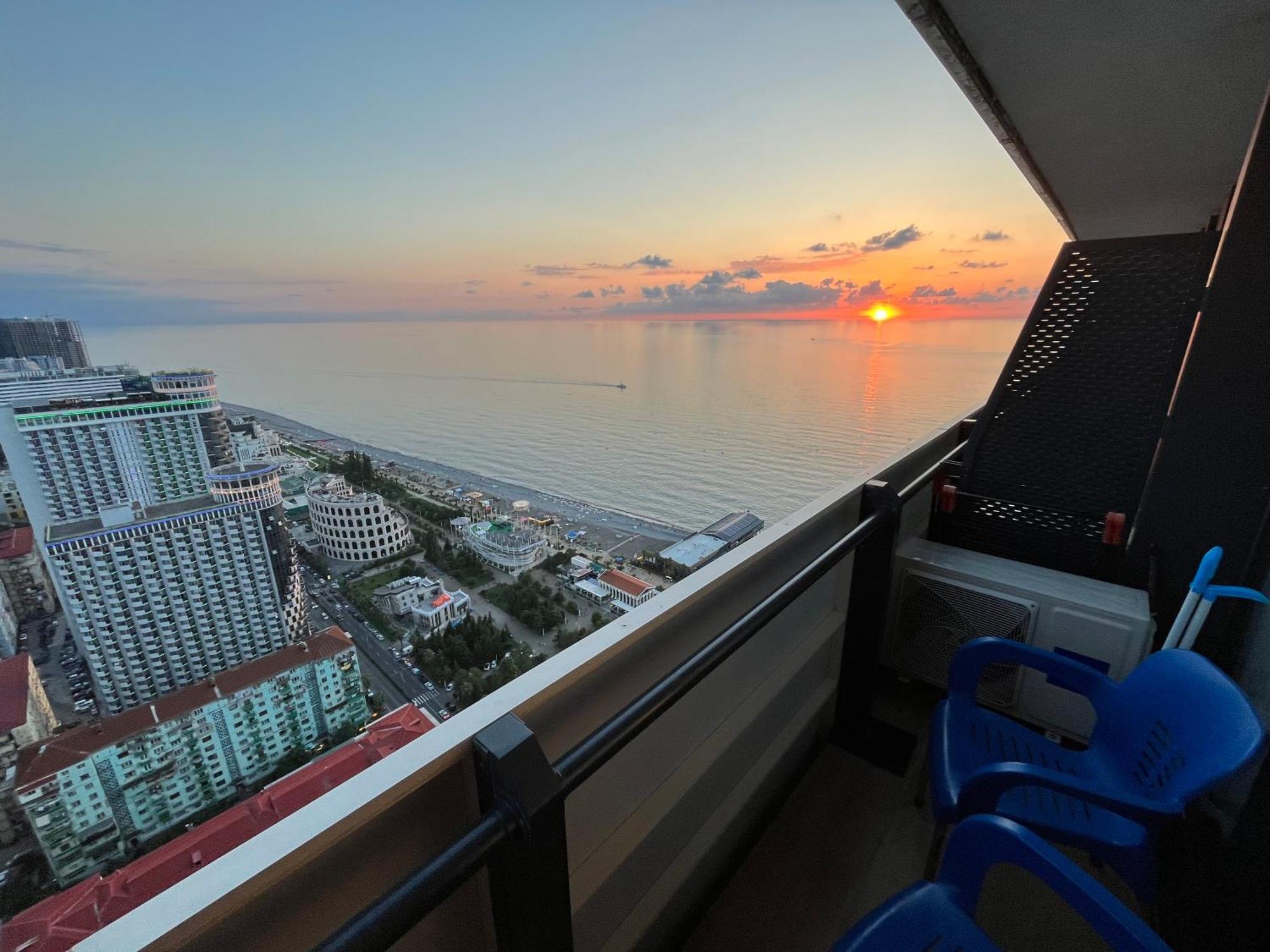 Orbi City Sun Tower 43 Floor Batumi Exterior photo